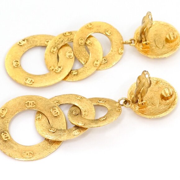 CHANEL CC Logo Hoop Circle Interlocking Clip-On Earrings Gold Tone 29 Auth - Picture 4 of 6